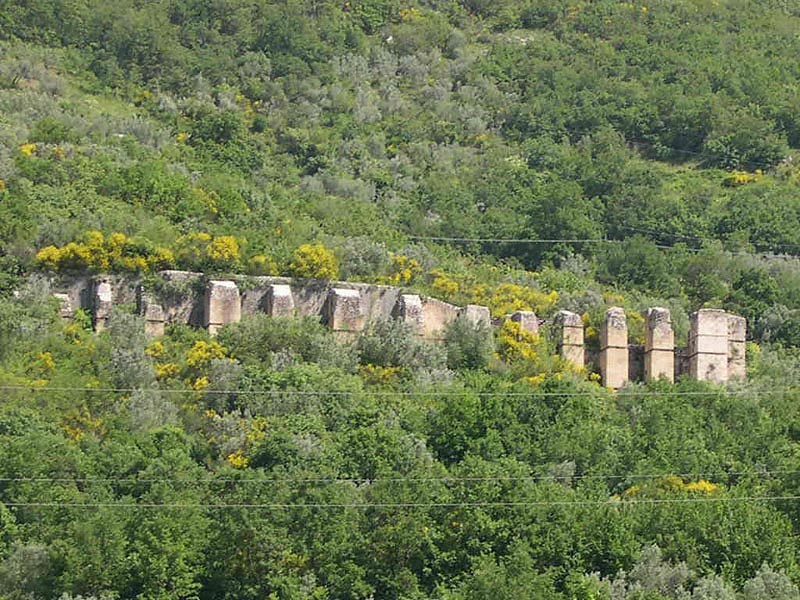 Muraglioni delle Terme di Tito